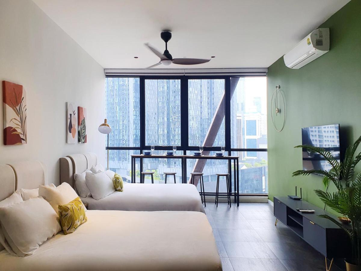 Scarletz Suites @ Klcc, By Twofive Куала-Лумпур Экстерьер фото